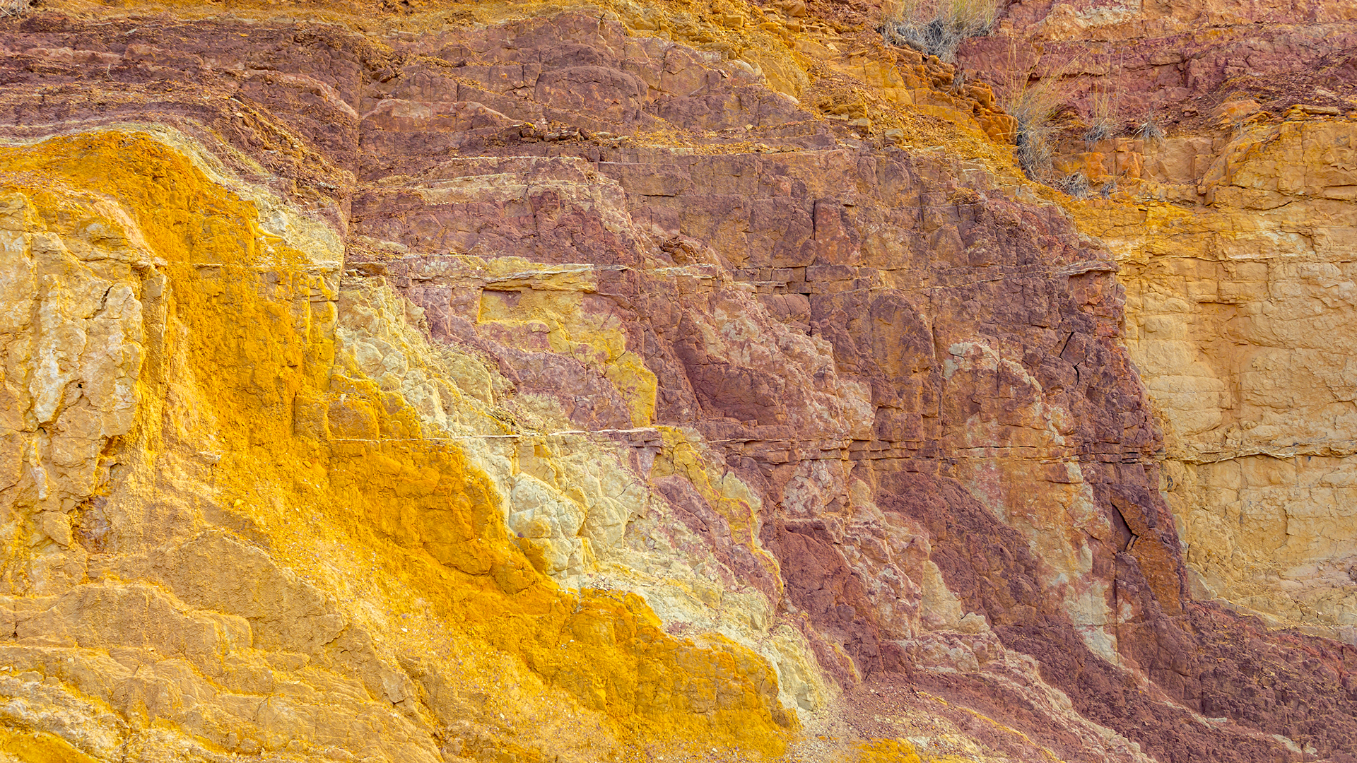 Ochre pit - a source for traditional art