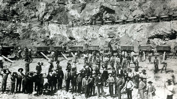 The Rio Tinto mine and workers in the last 1800s. ES.21049.AHMFRT _A-1_100b