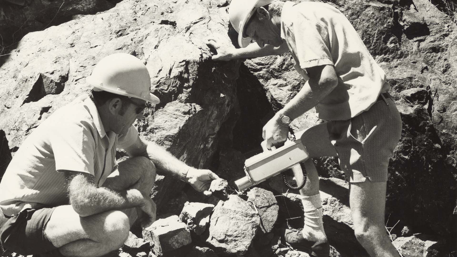 Monitoring ore at Australia’s Mary Kathleen mine, 1972