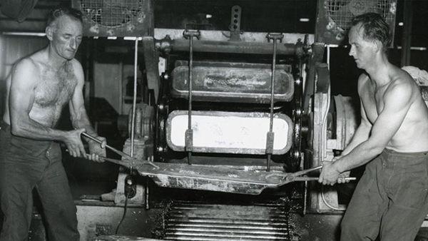 Bell Bay aluminium ingot casting, 1955