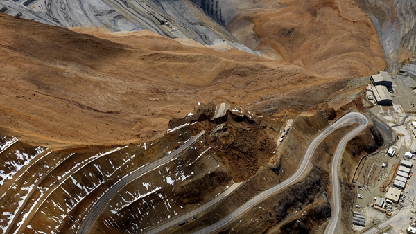 The largest mine slide event in the history of the Bingham Canyon copper mine, US