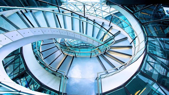 Elliptical stairway in building